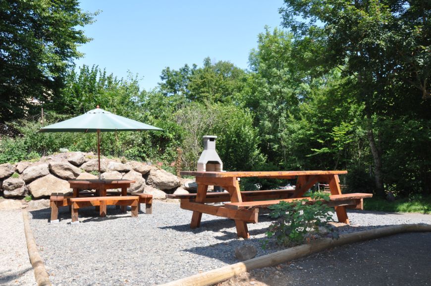 Picknickplaats en barbecue